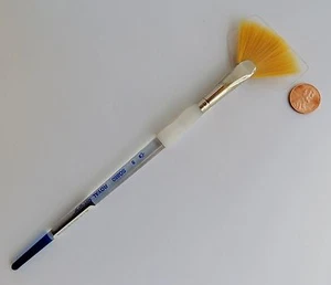 Royal Soft Grip Gold Taklon Artist - Craft Fan Paint Brush - 20/0, 2, 4, 6 or 8  - Picture 1 of 6