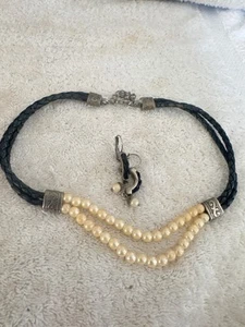 Juego de pulsera gargantilla de cuero negro y perlas sintéticas de colección - Imagen 1 de 5