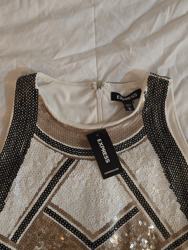 Vestido Express Lentejuelas Body Con Negro y Dorado Talla Mediana Foto 1 de 4