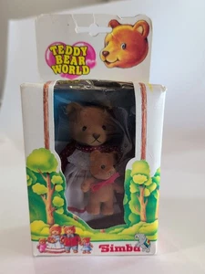 Vintage Simba Teddybär World One Mama Bär im roten Kleid & Baby Bär Neu im Karton - Bild 1 von 7