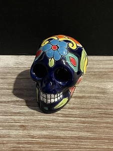 "Cráneo de azúcar pintado a mano azul del día de los muertos México terracota Talavera 2x2""" - Imagen 1 de 9