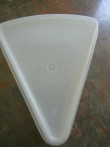 Vintage Tupperware Pie Wedge With Lid - Picture 1 of 6