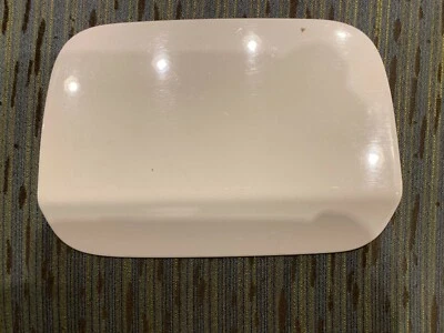 2007-2013 BMW 328i 335i M3 (E92) COUPE FUEL TANK FILLER DOOR HOUSING POT (WHITE) - Image 1 of 2