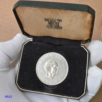 1965 ZAMBIA 5 SHILLINGS UNC CROWN & ORIGINAL MINT CASE independence 24-10-1964 - Image 1 of 4