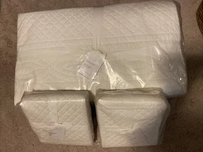 Pottery Barn HEIRLOOM SCALLOP Quilt, KING, WHITE, + 2 KING Shams, NWT - Image 1 of 4