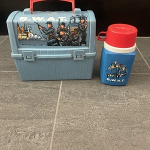 VINTAGE 1975 SWAT LUNCHBOX AND MATCHING THERMOS - RARE Great Shape! Police - Picture 1 of 13