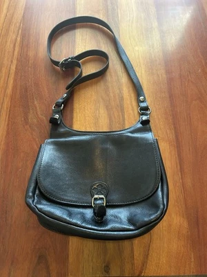 Bandolera Patricia Nash London Saddle Bag Heritage de cuero negro Foto 1 de 4