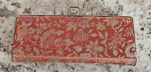 Vintage MCM Kiss Lock Eye Glaskasten rot floral bestickt Werbung ausgefallen  - Bild 1 von 8