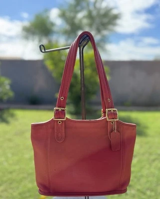 Bolso de hombro Coach 9086 Legacy pequeño shopper de cuero rojo vintage Foto 1 de 4