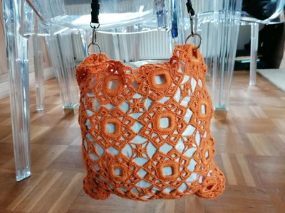Gehäkelte Tasche Farbe : orange, H:32, B:34 cm. 6€ - Bild 1 von 3