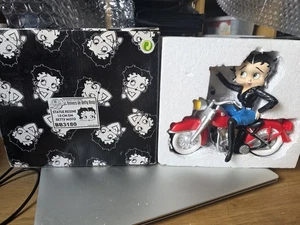 Extremely rare! Vintage Betty Boop on a motorcycle - complete with original box - Picture 1 of 3