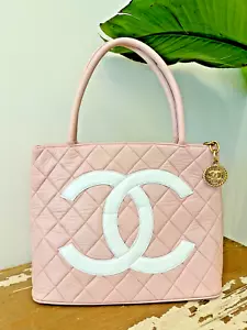 Borsa CHANEL classica trapuntata pelle di agnello medaglione oro ciondolo rosa/bianco *Barbie - Foto 1 di 23