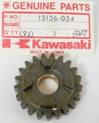 1 Nuevo de Lote Antiguo 1971-1980 Genuino Kawasaki KV75 MT1 KV 75 Engranaje de Transmisión Superior 21T OEM 13136-034 Foto 1 de 3