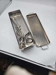 OP-Instrumentenset in Sterilisationsschale – Metall, vintage - Bild 1 von 8