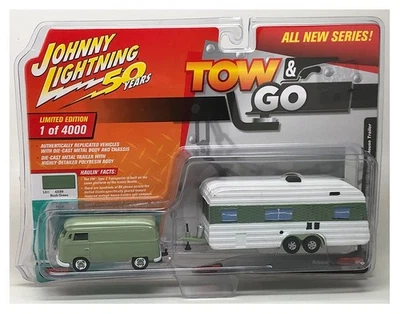 Johnny Lightning Tow & Go 大众 2 型运输车 + 房屋拖车新品 — 第 1/3 张图片