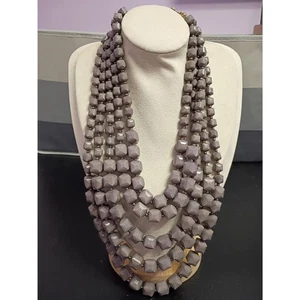 Collar de cuentas geométricas multihiebra llamativo de colección en un hermoso gris fósil - Imagen 1 de 5
