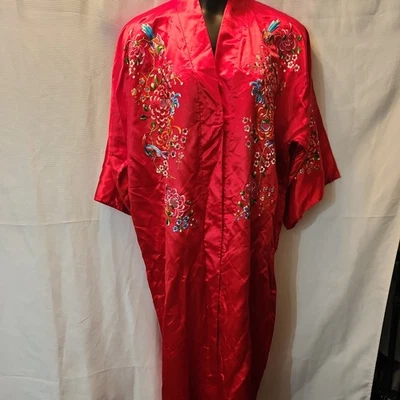 Vintage red silk robe with floral and bird embroidery, lined, large, no belt - Image 1 of 4
