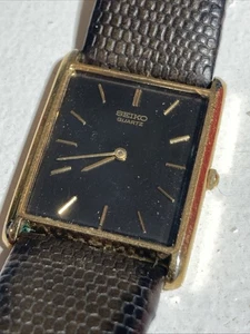 Seiko Tank Mens Watch Black Dial Gold Tone Tank Case 5y30-5069 Works New Battery - Picture 1 of 11