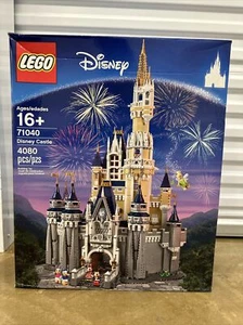 Retired LEGO Disney: Disney Castle (71040) LEGOS DISNEY MICKEY DONALD DAISY - Picture 1 of 3