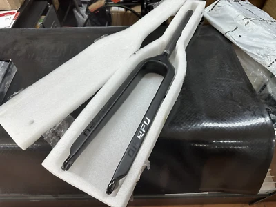 QILEFU Full Carbon MTB 26" Rigid Disc Fork - Image 1 of 4