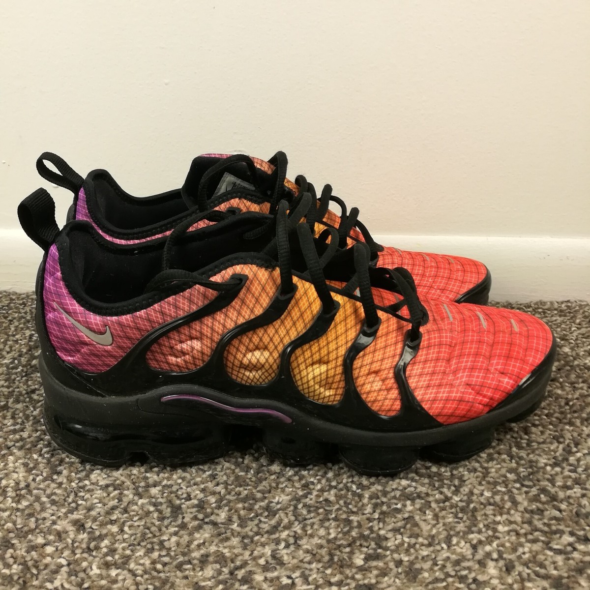 grid sunset vapormax plus