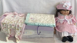 Vintage My Way Babys 22 Zoll Puppe in Box mit Decke, Outfit und Schlafanzug - Bild 1 von 21