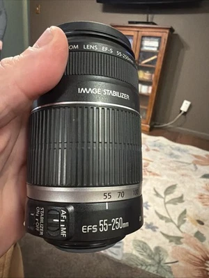 Canon EF-S 55-250mm F/4-5.6 IS Telephoto Zoom Lens - Image 1 of 4