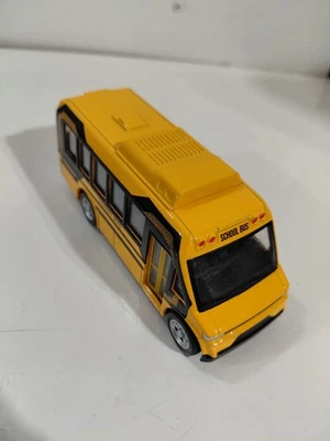 Autobús escolar eléctrico fundido a presión Lynco Products de 4,5 pulgadas Foto 1 de 4