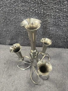 Lovely rare Elegant Silver Plated Epergne Centre piece- 4 Posy Trumpet Vase - Picture 1 of 18