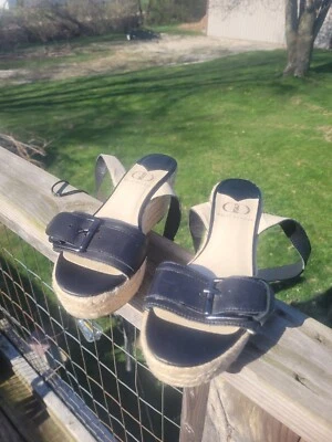 Tacones con tirantes de cuña Kelsi Dagger Bunnie 6,5 Foto 1 de 4