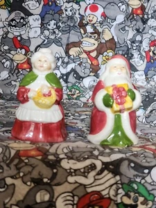 Mr Mrs Babbo Natale piccolo personaggio sale e pepe shaker vintage 1995 Avon - Foto 1 di 6