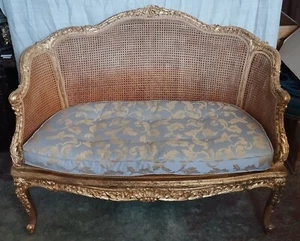 CANAPÉ DE STYLE LOUIS XV. BOIS SCULPTÉ, DOSSIER ET ASSISE CANNÉ. FRANCE. FIN 19È - Imagen 1 de 1