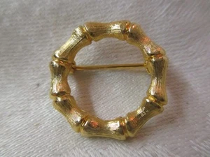 Vintage brushed gold tone Pin Brooch Bamboo circle - Picture 1 of 2