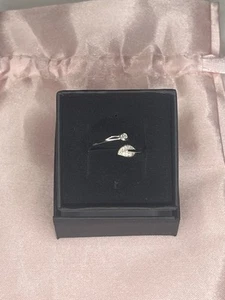 Anillo ajustable de astilla de ley con diseño de hoja circonita cúbica. Talla 9 - Imagen 1 de 2