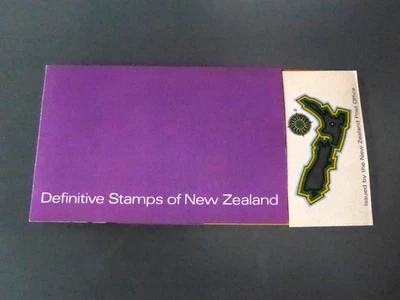 NEW ZEALAND 1970/1 PRESENTATION PACK FOR DEFINITIVES, BUTTERFLIES ETC - Image 1 of 2