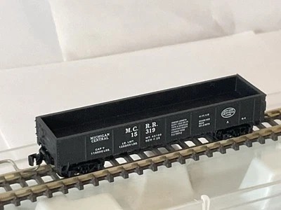 MICRO TRAINS Z GAUGE MICHIGAN CENTRAL RR GONDOLA CAR RD # 15304 ITEM No. 14307-2 - Image 1 of 4
