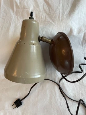 Aplique de pared MCM Lighting industrial metal gris claro y marrón funciona Foto 1 de 4