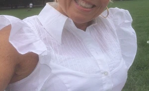 Sexy ärmelloses Damenoberteil Knopfleiste weiß neu mit Etikett (klein) - Bild 1 von 5