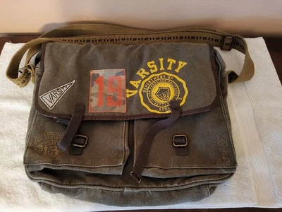 VINTAGE GAP 86 Bandolera Lona Verde Ejército con Parches Universitarios Foto 1 de 4