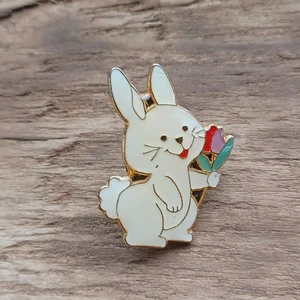 Lindo prendedor de vacaciones de Pascua de colección con un conejo sosteniendo tulipanes - Imagen 1 de 8