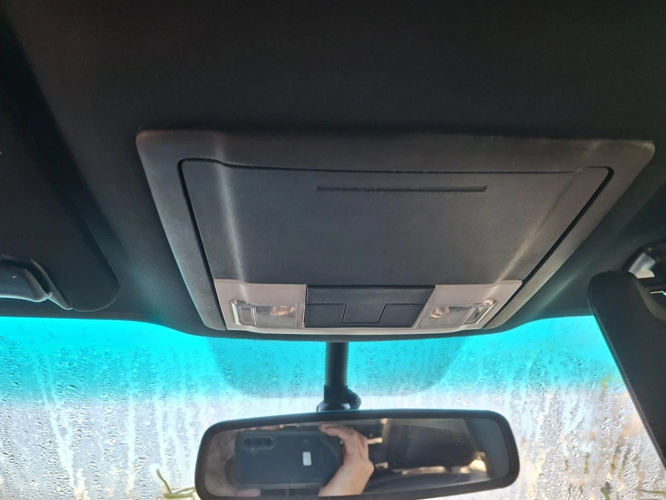 Consola central superior delantera usada se adapta a: Ford Explorer 2016 techo sin techo corredizo sin po Foto 1 de 4