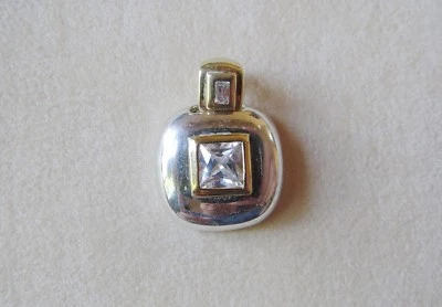 Colgante de plata de ley 925 de dos tonos de circonita cúbica de circonita cúbica Foto 1 de 4