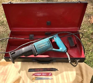 Makita Variable Speed  Reciprocating Saw Electric Corded,3 Blades With Case - Picture 1 of 12
