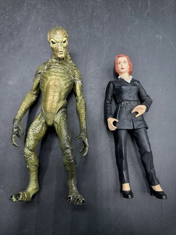 McFarlane Toys 1998: The X-Files Series 1 Agent Scully and Alien Action Figures Cover