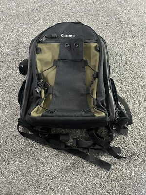 Canon Camera Green/Black DLSR 200 EF Deluxe Photo Backpack - Image 1 of 4