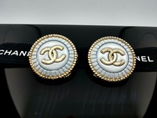 2 CHANEL STEEL BUTTONS WHITE AND GOLD CC LOGO 22 mm, 0.86" lot of 2 buttons     