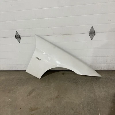 Guardabarros delantero derecho BMW 335i 07-13 OEM Foto 1 de 4