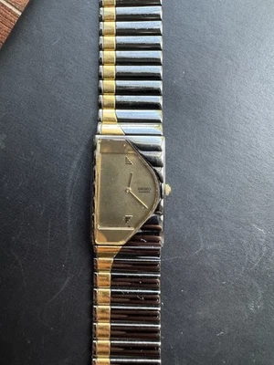 Vintage Seiko Asymmetrical Gold Tank Quartz Women's Dress Watch 2Y00-5G09 RARE!! - Image 1 of 4