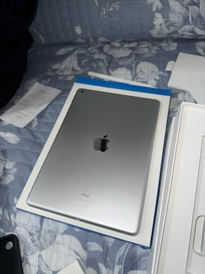 Apple iPad 9a Gen. 256GB - Argento - Immagine 1 di 4