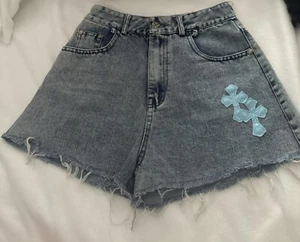 Pantalones cortos Crome Hearts para mujer parche denim corte talla mediana usados - Imagen 1 de 11
